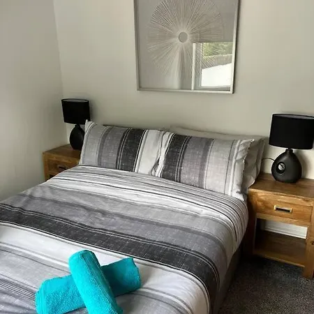 Clare Street - 3 Bedroom House With Private Parking Merthyr Tydfil Exterior photo