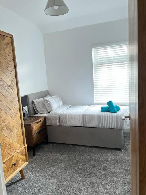 Clare Street - 3 Bedroom House With Private Parking
