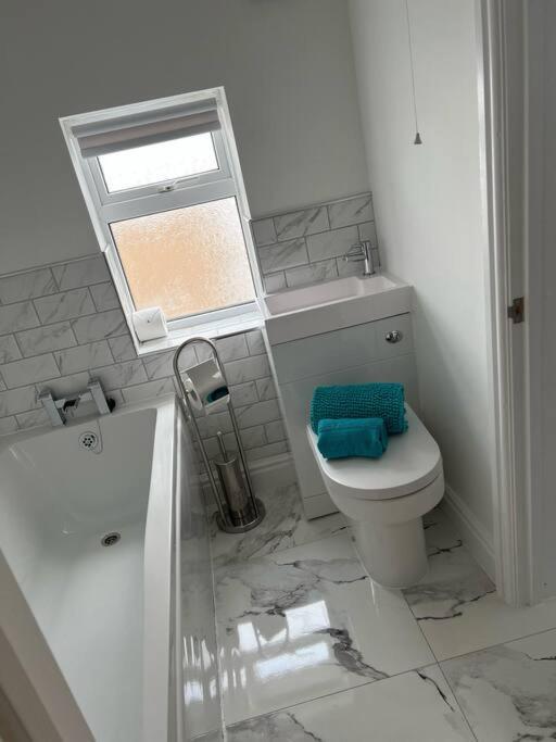 Clare Street - 3 Bedroom House With Private Parking Apartment Merthyr Tydfil